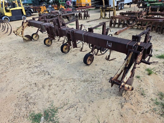 161 - 4 ROW CULTIVATOR