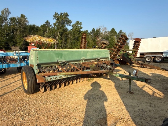 324 - John Deere 8200 13' Grain Drill