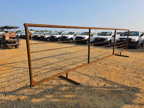 388 - HEAVY DUTY 24' FREE STANDING CORRAL PANEL