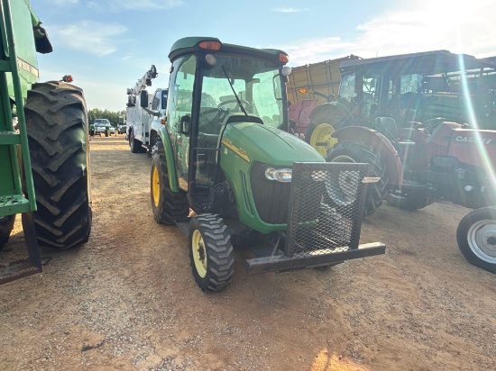 582 - John Deere 3520 Cab Tractor
