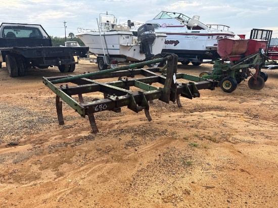 690 - ABSOLUTE - 8-SHANK CHISEL PLOW