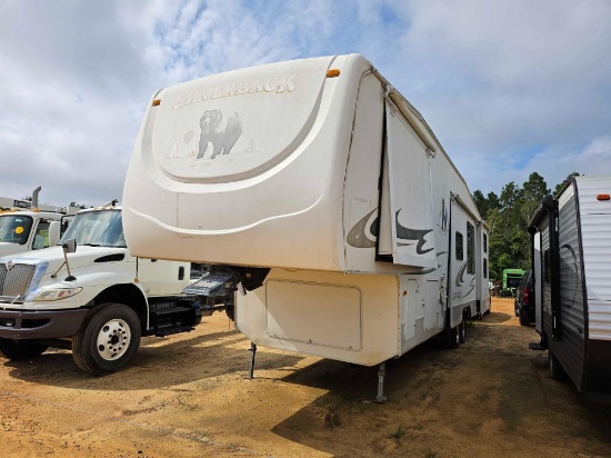 732 - 2007 Silverback Cedar Creek Camper *