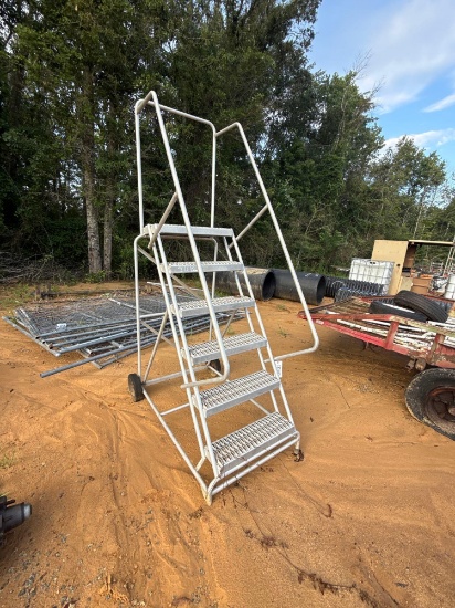 2412 - 5' ROLLING ALUMINUM STEP LADDER