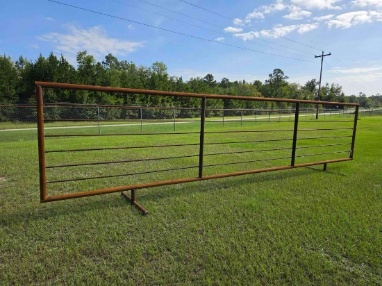 1146 - Heavy Duty 24' Free Standing Corrall Panel