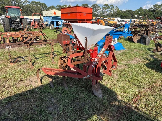 166 - 1 Row Covington Planter