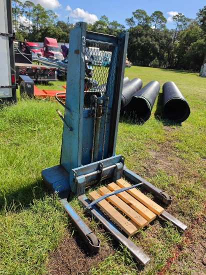 314 - Blue Giant Pallet Jack