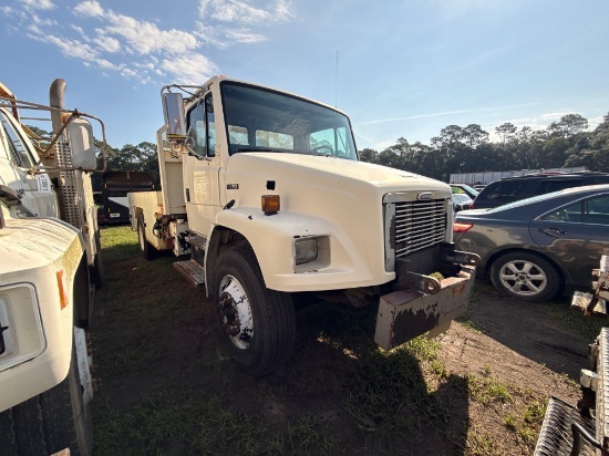 565 - 2000 FREIGHTLINER FL70 *