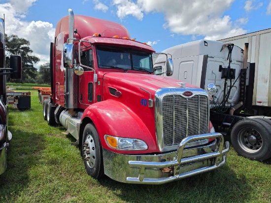 633 - 2014 Peterbilt Sleeper Cab *