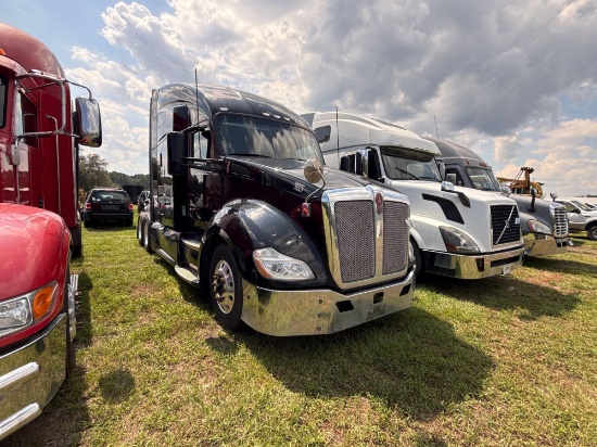 706 - 2019 Kenworth Sleeper Cab Truck *