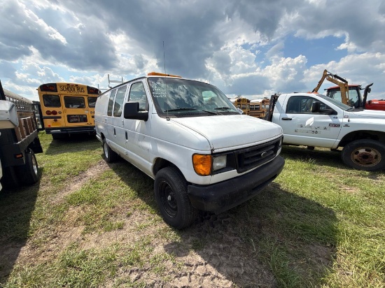717 - 2004 Ford E350 Super Duty *