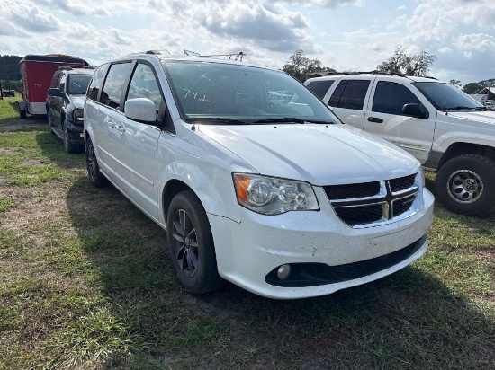 791 - 2017 DODGE GRAND CARAVAN * RED