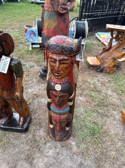 944 - Wood Totem Pole