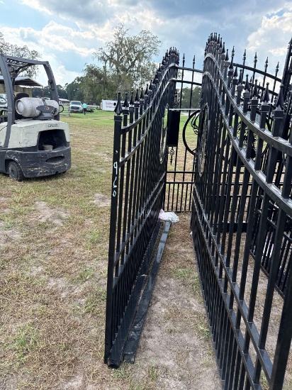 960 - 16' BIFOLD GATES