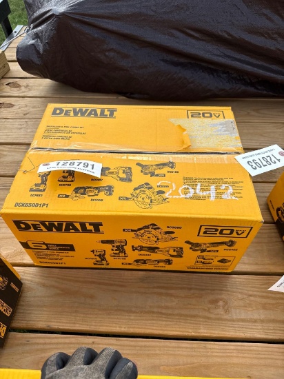 2042 - DEWALT 6 PC TOOL COMBO SET