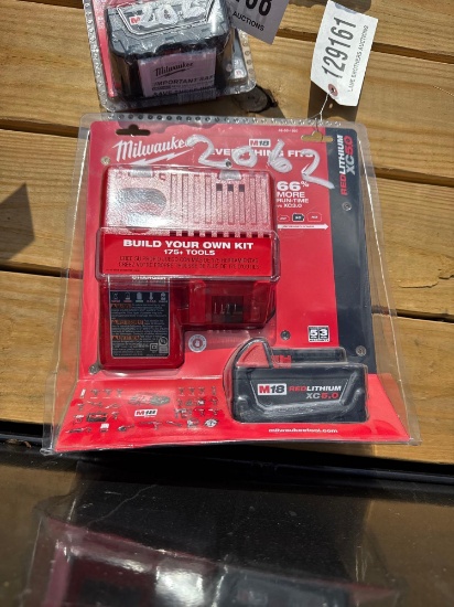 2062 - MILWAUKEE M18 5 AMP BATTERY & CHARGER