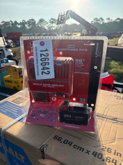2126 - MILWAUKEE M18 5AH BATTERY & CHARGER