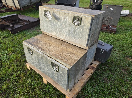 2261 - Tool Boxes And Chainsaws