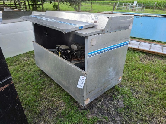 2431 - BEVERAGE AIR COMMERCIAL REFRIGERATOR