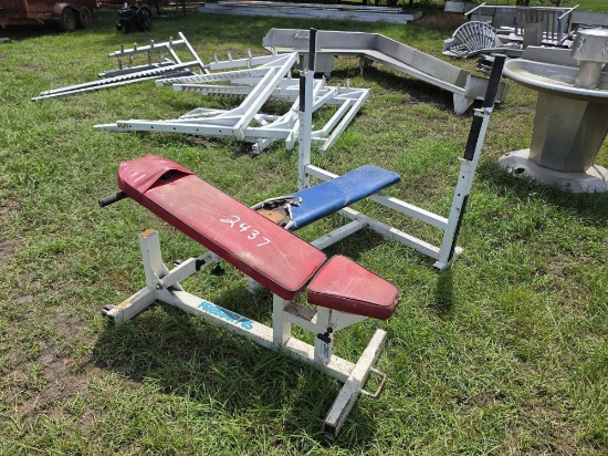 2437 - 2 BENCH PRESS BENCHES
