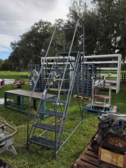 2500 - 7' Wheeled Metal Step Ladder