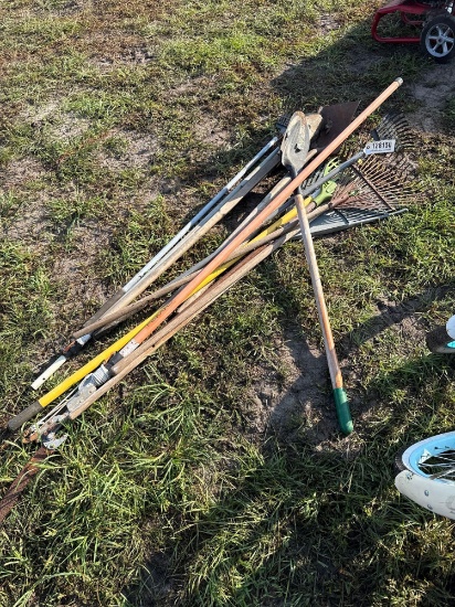 2715 - MISC YARD HAND TOOLS
