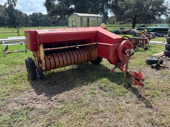 2768 - New Holland Square Hay Baler