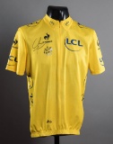 Chris Froome signed replica Tour de France yellow jersey, signature in blac