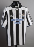 Newcastle United replica jersey double-signed by Alan Shearer and Bobby Rob