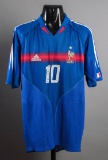 Zinedine Zidane signed replica of a France Euro 2004 jersey, the blue shirt