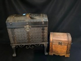 2 treasure chests *some damage on big one*