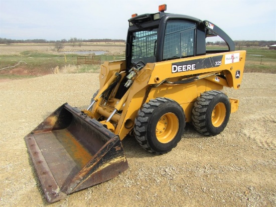 DEERE 325 SKIDLOADER