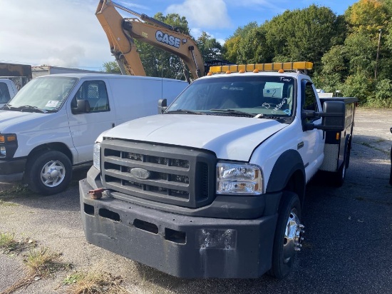 2006 Ford F450, 9' Utility Body Truck, 6 Wheel, 2 Door, 4 x 4, Diesel V8 Power Stroke, Liftgate,