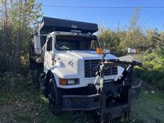 International 4700 Dump Body w/ Warren Sander, 6 wheel, 10' Dump, Parts Truck, Fire Damage w/ Plow