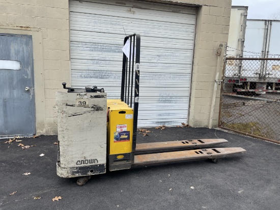 (SEE VIDEO) Crown Stand Up Riding Electric Pallet Jack PR3000 Series #PR3040-60, Hrs: 9,718, S/N: