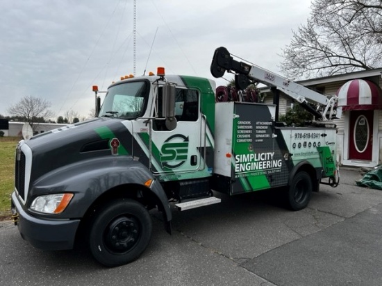2009 Kenworth T-3, 6-Wheel Service Truck, 6-Cylinder Diesel Engine, Auto Transmission, Bed Mounted