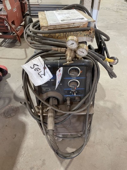 Millermatic Wire Welder 25l W/Leads Portable Electric W/Wire + Gun