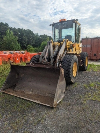Volvo Loader #L50B w/ Perkins Diesel #D652397Y, w/ 8' Bucket, Hours NA (To Be Picked up After the Re