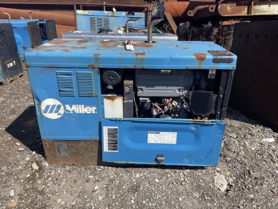 (2) 2020 isuzu ramp truck - (9) commerical welders
