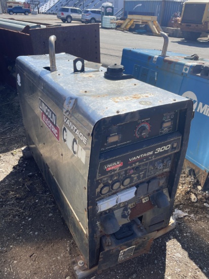 Lincoln Electric Vantage 300 Welder, 5561 Hours w/ Chopper Technology, Welder 60V Max and 350 Amp