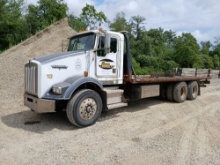 2002 Kenworth 24' Flat Bed Truck, T-800, 10 Wheel, 8 Speed Eaton Manual Transmission, GVWR: 70,