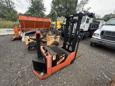 Toyota #6BWC15 Air Lift Walk Behind Power Forklift, 1,000 Lb. Capacity, Hours: NA, Serial Number: NA