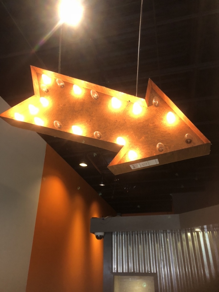 ARROW HANGING LIGHT