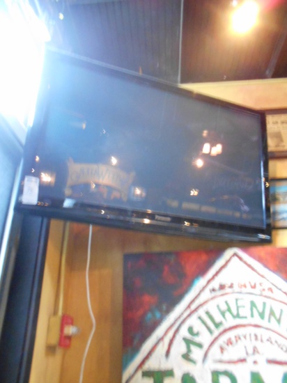 48" PANASONIC TV W/BRACKET