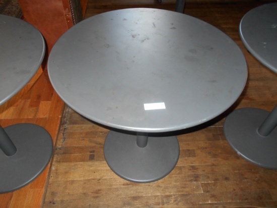 30" ROUND METAL TABLE