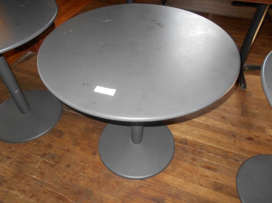 30" ROUND METAL TABLE