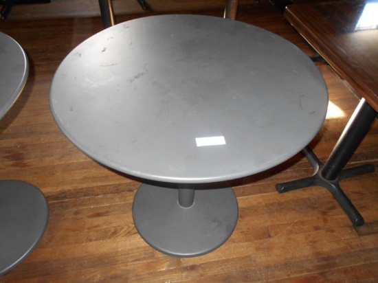 30" ROUND METAL TABLE