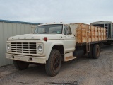 1976 FORD F750 2T TRUCK WITH 18’ BED & HOIST