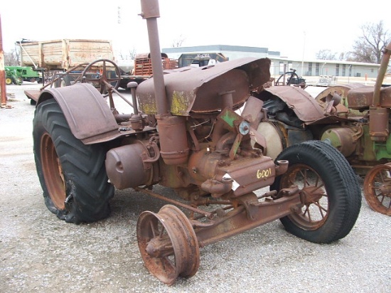 JD D TRACTOR  SALVAGE