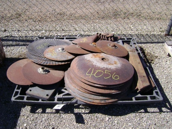 PALLET OF DISC BLADES & DUCK FEET