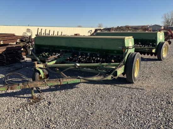 JD 8300 DOUBLE DISC GRAIN DRILLS
